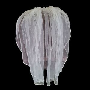 Bead trimmed veil